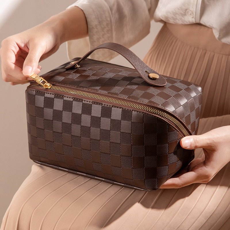 MINIMA – Minimalist Elegant Makeup Bag with Compact Organizer Design