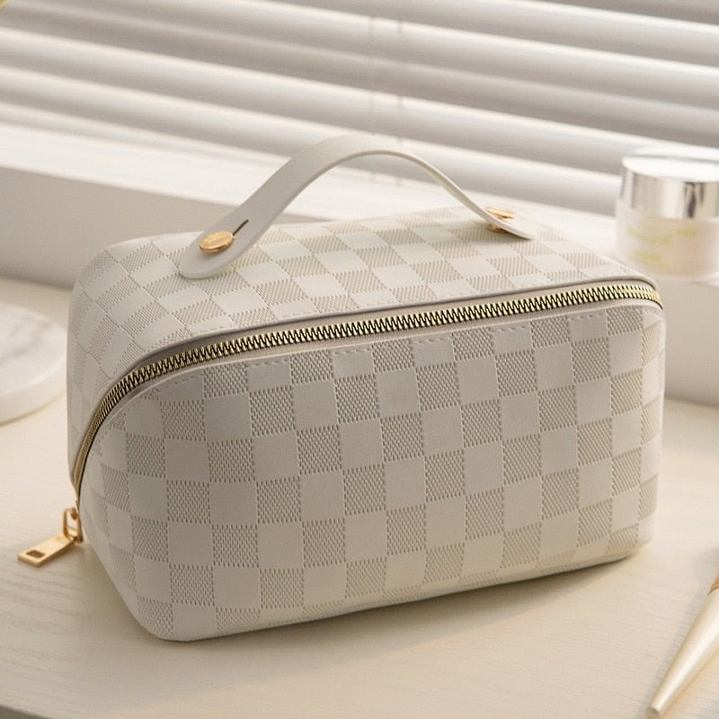 MINIMA – Minimalist Elegant Makeup Bag with Compact Organizer Design